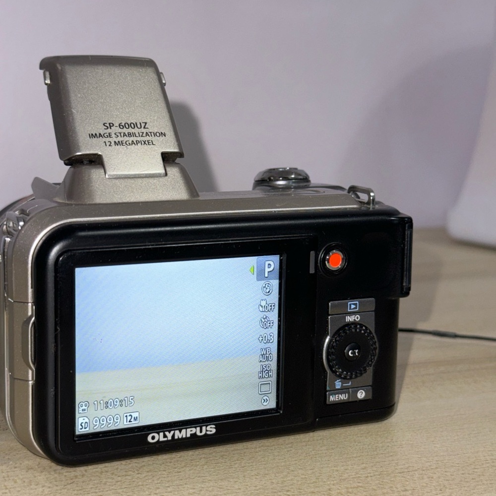 Olympus SP-600UZ